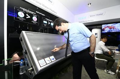 海爾廣交會(huì)展出世界首個(gè)無水箱太陽能熱水器，引領(lǐng)日用家電零售創(chuàng)新